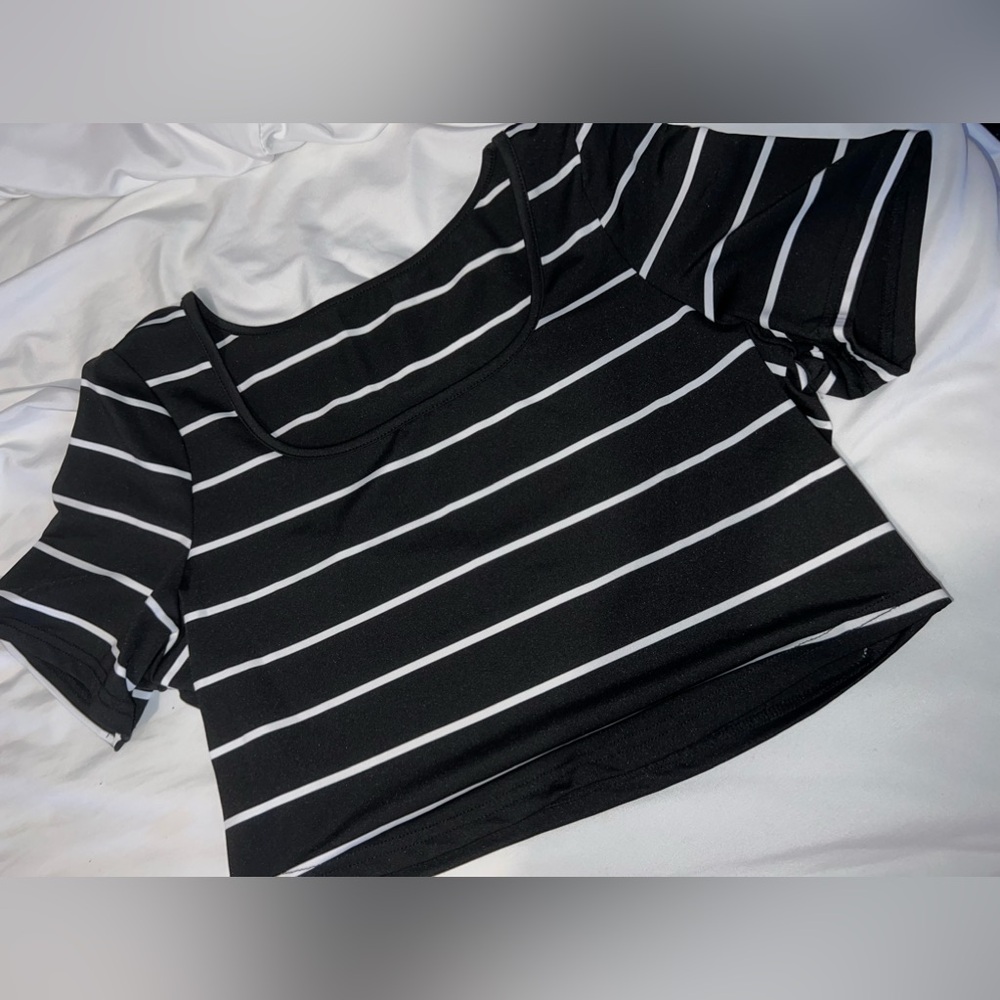 Black and white crop top , size XL